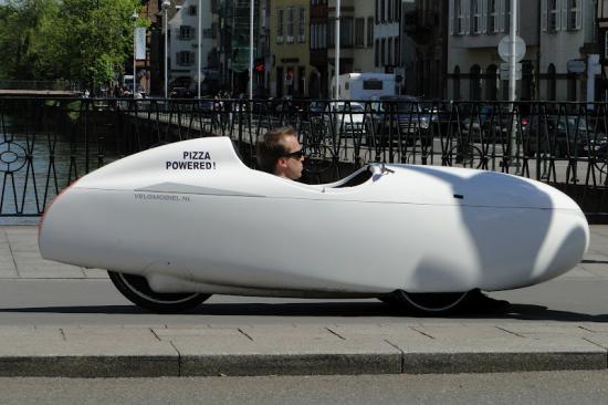 3 roues, mais à propulsion humaine Veloauto